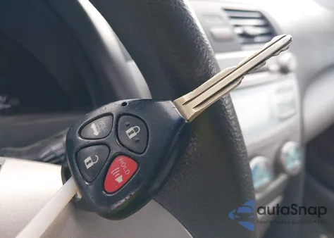 2007 Toyota Camry Le z USA, uszkodzony, nr VIN 4T1BE46K57U593069